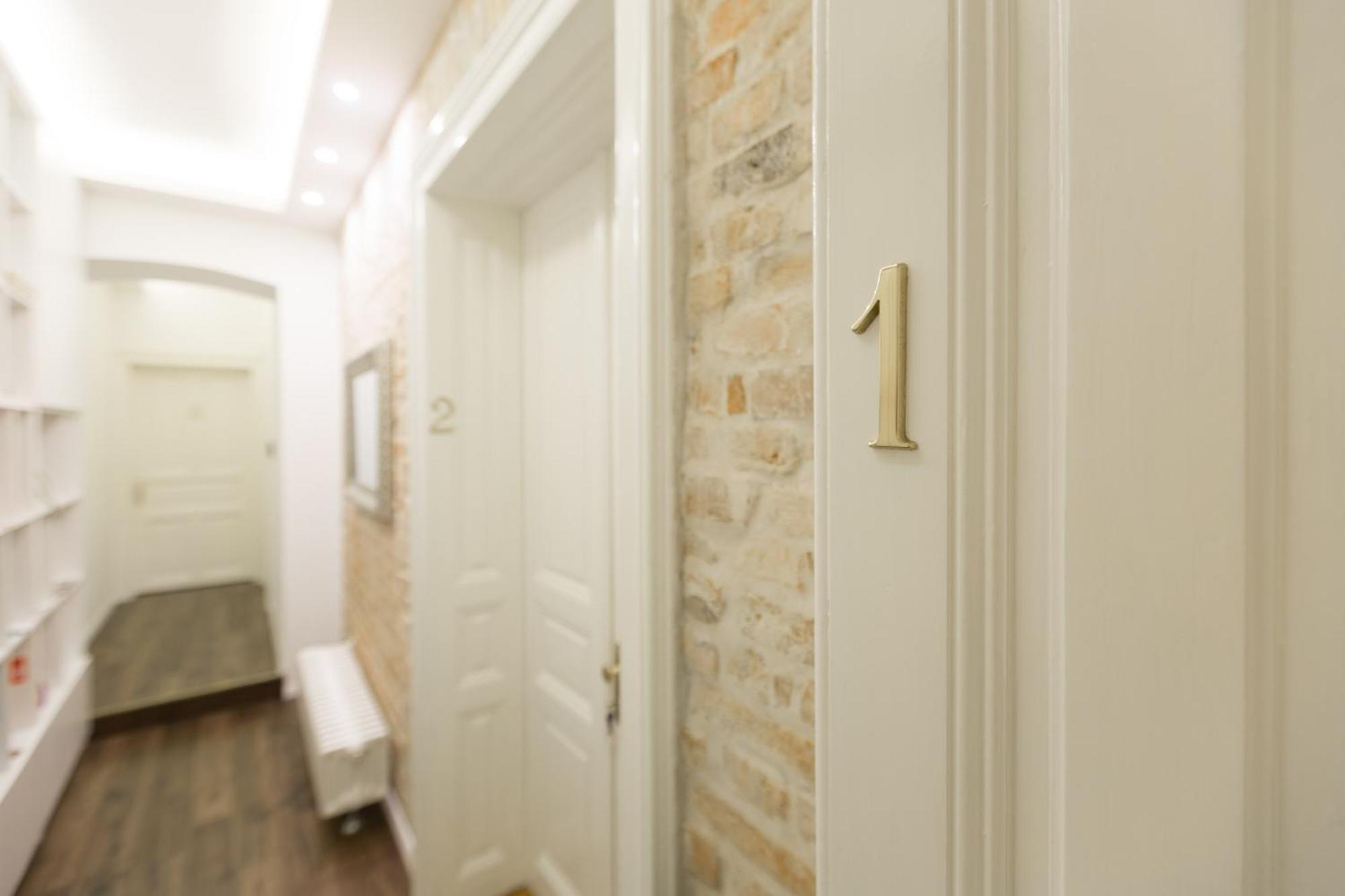 Aurelia Antik Apartments & Rooms, Zagreb City Center Екстер'єр фото
