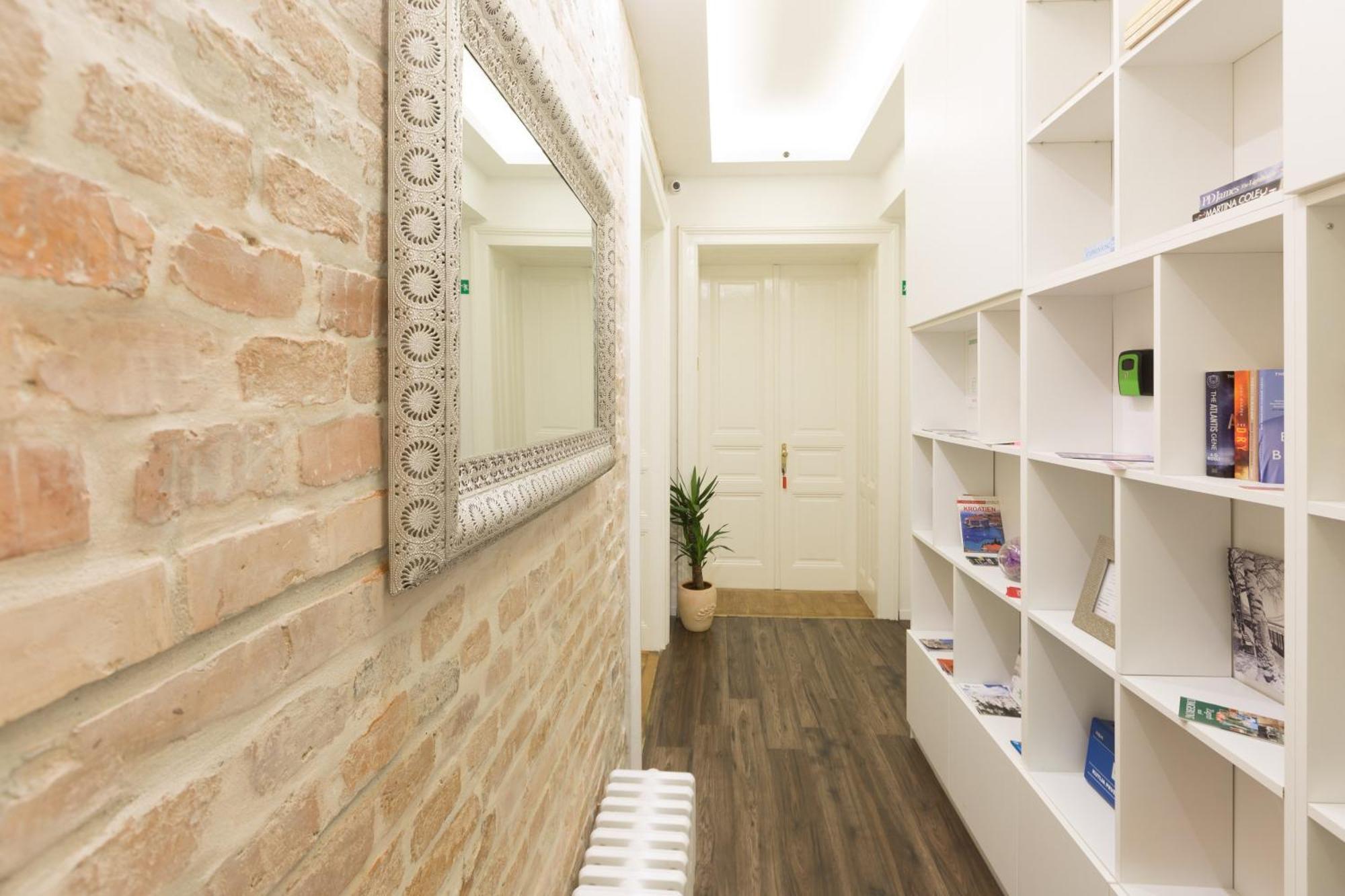 Aurelia Antik Apartments & Rooms, Zagreb City Center Екстер'єр фото